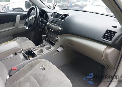 2010 Toyota Highlander Base V6 z USA, uszkodzony, nr VIN 5TDBK3EH7AS030601